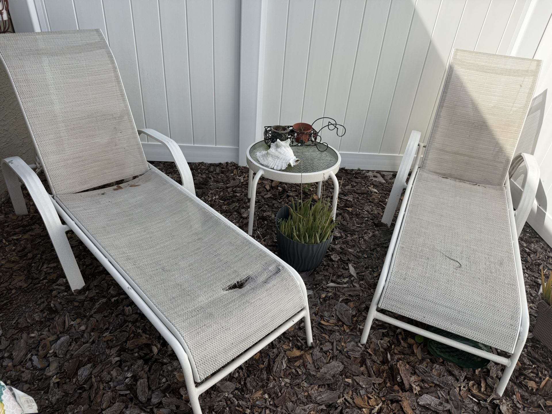 Free Metal Lounge Chairs And Side Table