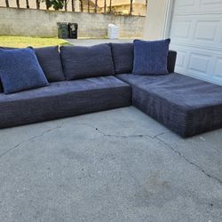 Excellent Modern Sectional Sofa (Delivery Available)