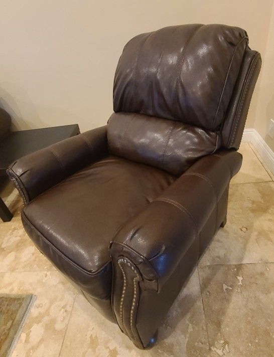 2 Compound Leather Recliners for Sale in Scottsdale, AZ OfferUp