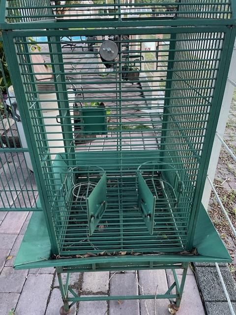 Bird Cage/ Haula De Pajaro