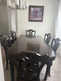 Expandable dining table with leaf / 6 chairs