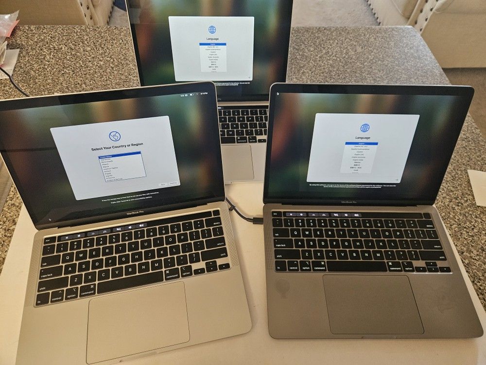 Lof Of 3 Macbook Pro i7 16gb Ram 500gb SSD Drive 13" Screen w/Touchbar 2020
