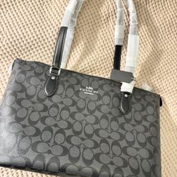 Coach Tote Bag In Signature Canvas