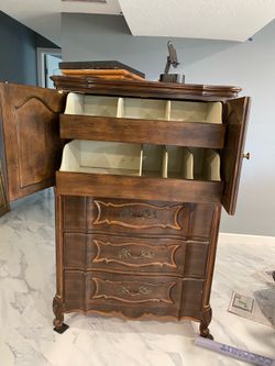 2 set bedroom armpit and matching long dresser