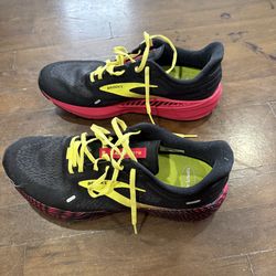 Brooks Launch GTS 9