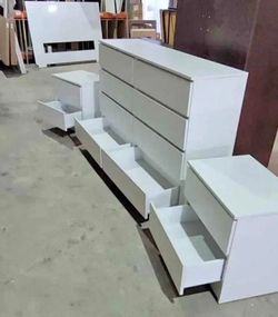8- DRAWERS DRESSER AND TWO NIGHSTANDS 🆕️