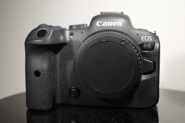 Canon EOS r6 camera body only