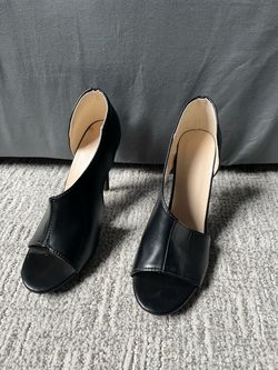 Black Leather Peep-Toe Block Heel Pumps
