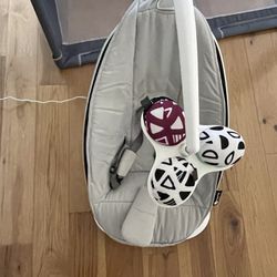 Perfect Condition 4moms Electric Swing Mamaroo 