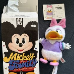 Daisy Duck Mickey And Friends Plush Pendant Popmart