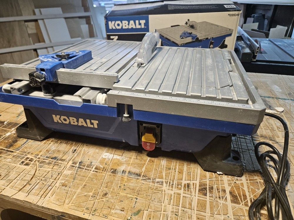 Kobalt 7" Sliding Wet Tile Saw KWS B72-06