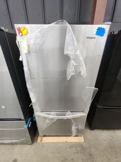 WHIRLPOOL TOP AND BOTTOM REFRIGERATOR