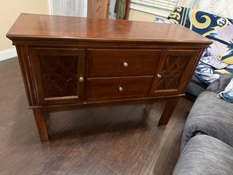 Dresser/ Cabinet