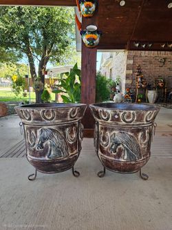 Large Horse Brown Clay Pots, Planters, Plants. Pottery $130 cada una