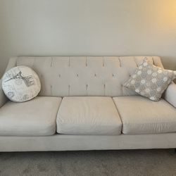 3 Seater Couch With Pillows 