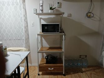 Mueble de metal para microndas