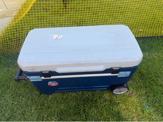 IGLOO MAXCOLD GLIDE 110QT WHEELED COOLER INSULATED HARD SHELL ICE CHEST IGLOO AND 110 QT