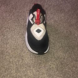 Nike LeBron Witness 7 (size 5Y) 