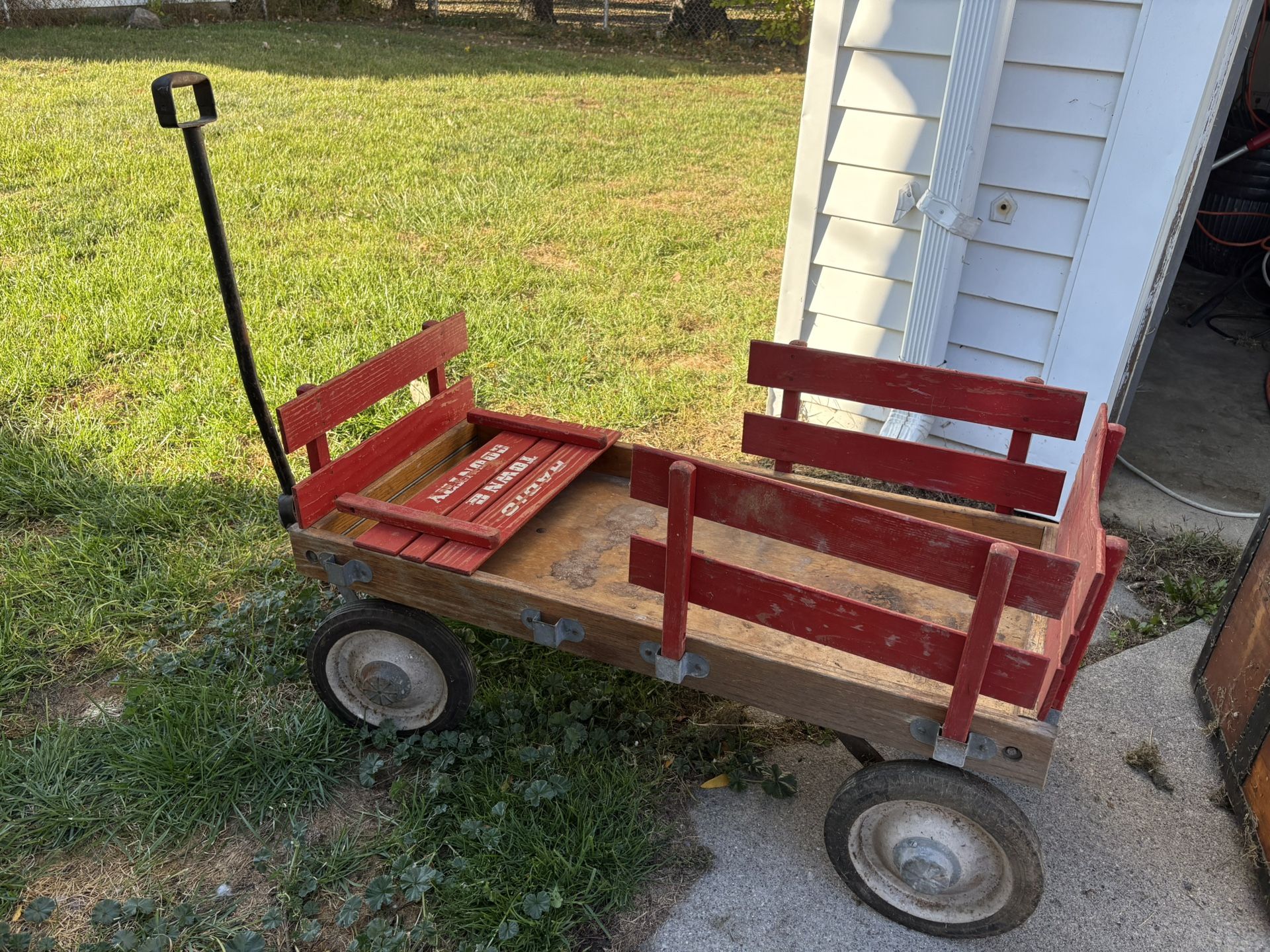 Vintage Radio Town And country Wagon 