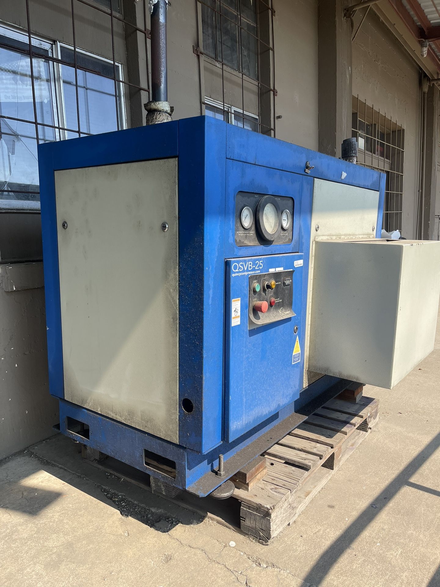 Large Vacuum Pump  Quincy Qsvb-25