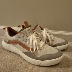 Vans Ultrarange. Mn 12,  Wmn 10.5