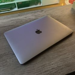 2022 MacBook Pro M2 chip