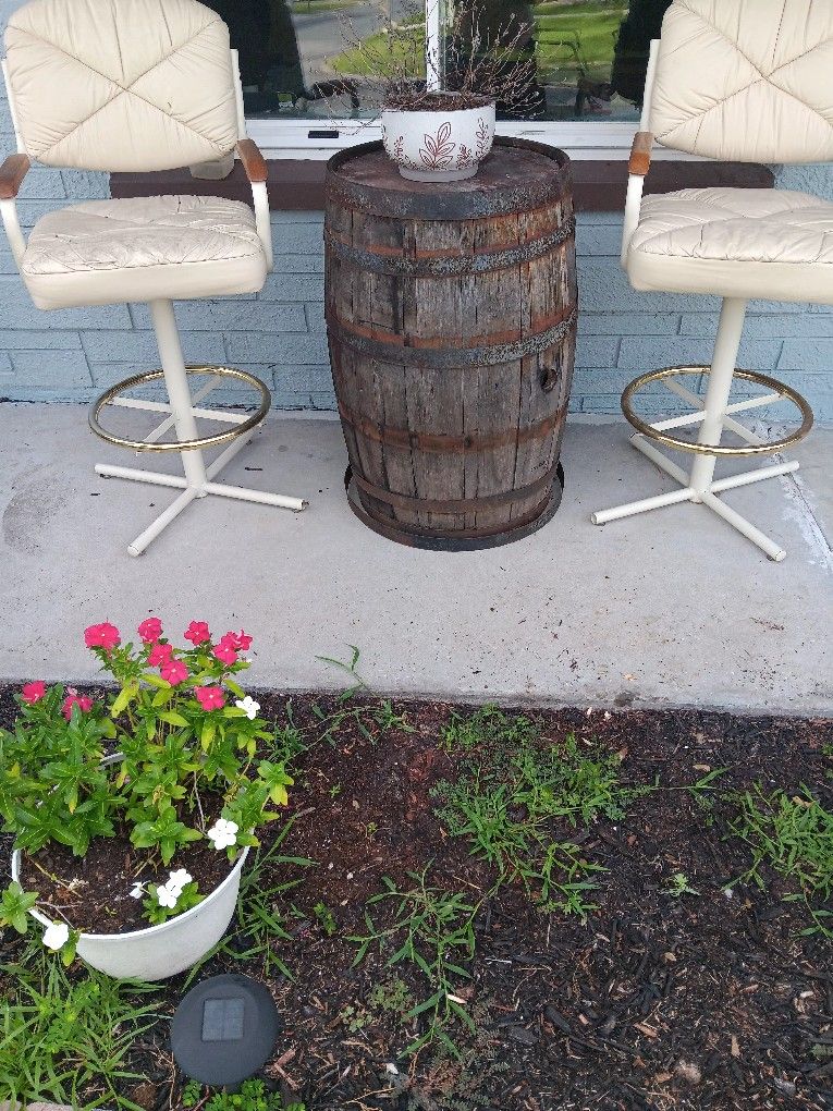 Barrel & Stools