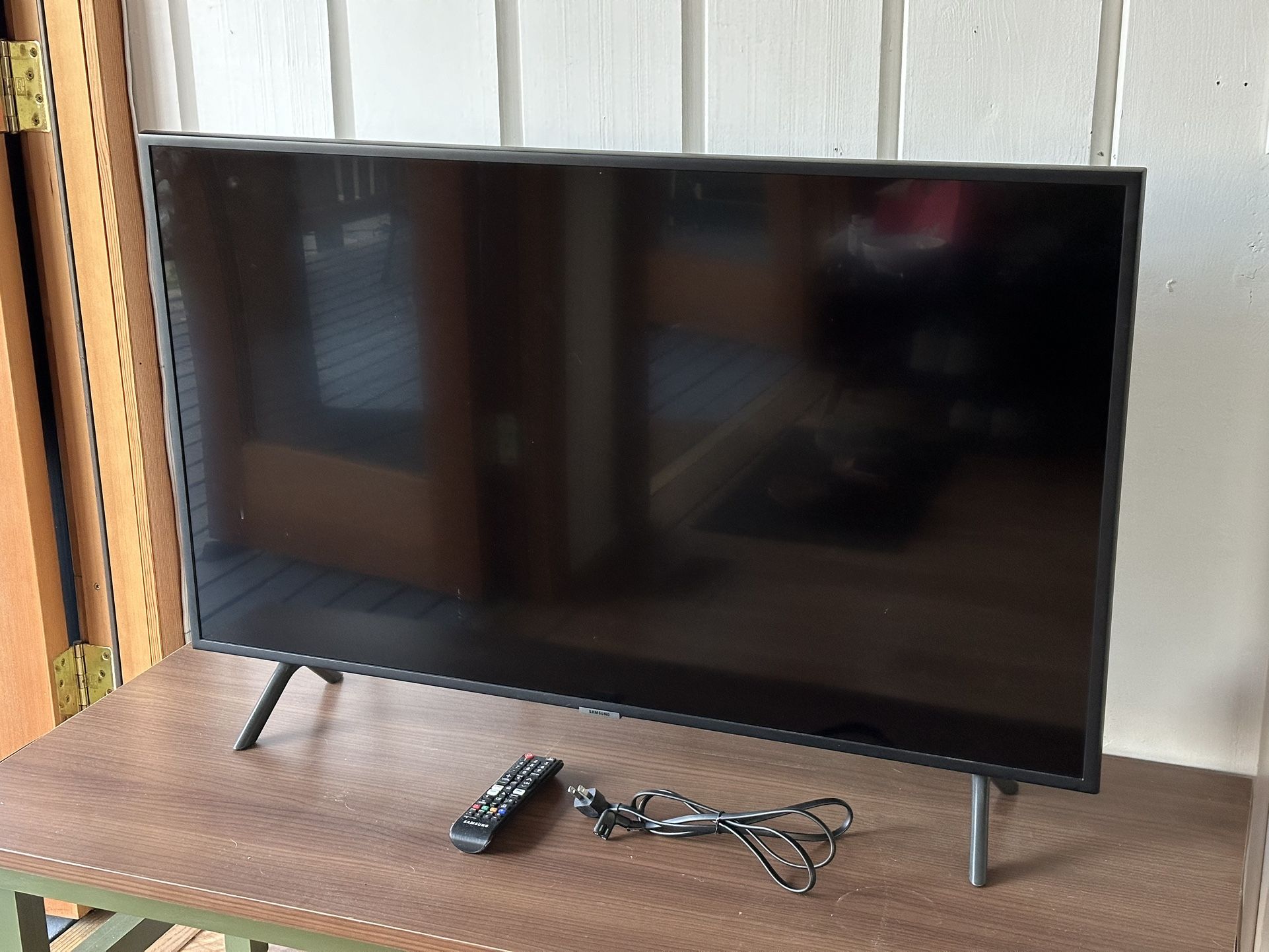 43” Samsung Smart TV