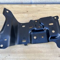 2018 - 2020 FORD F-150 FRONT LEFT BUMPER MOUNT PLATE BRACKET OEM