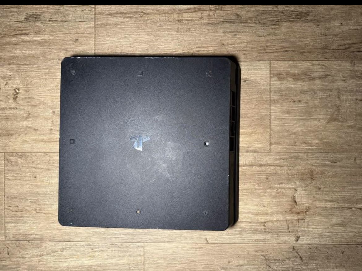 PS 4 Game Console