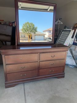 Cherry Wood 6-Drawer Dresser with Mirror