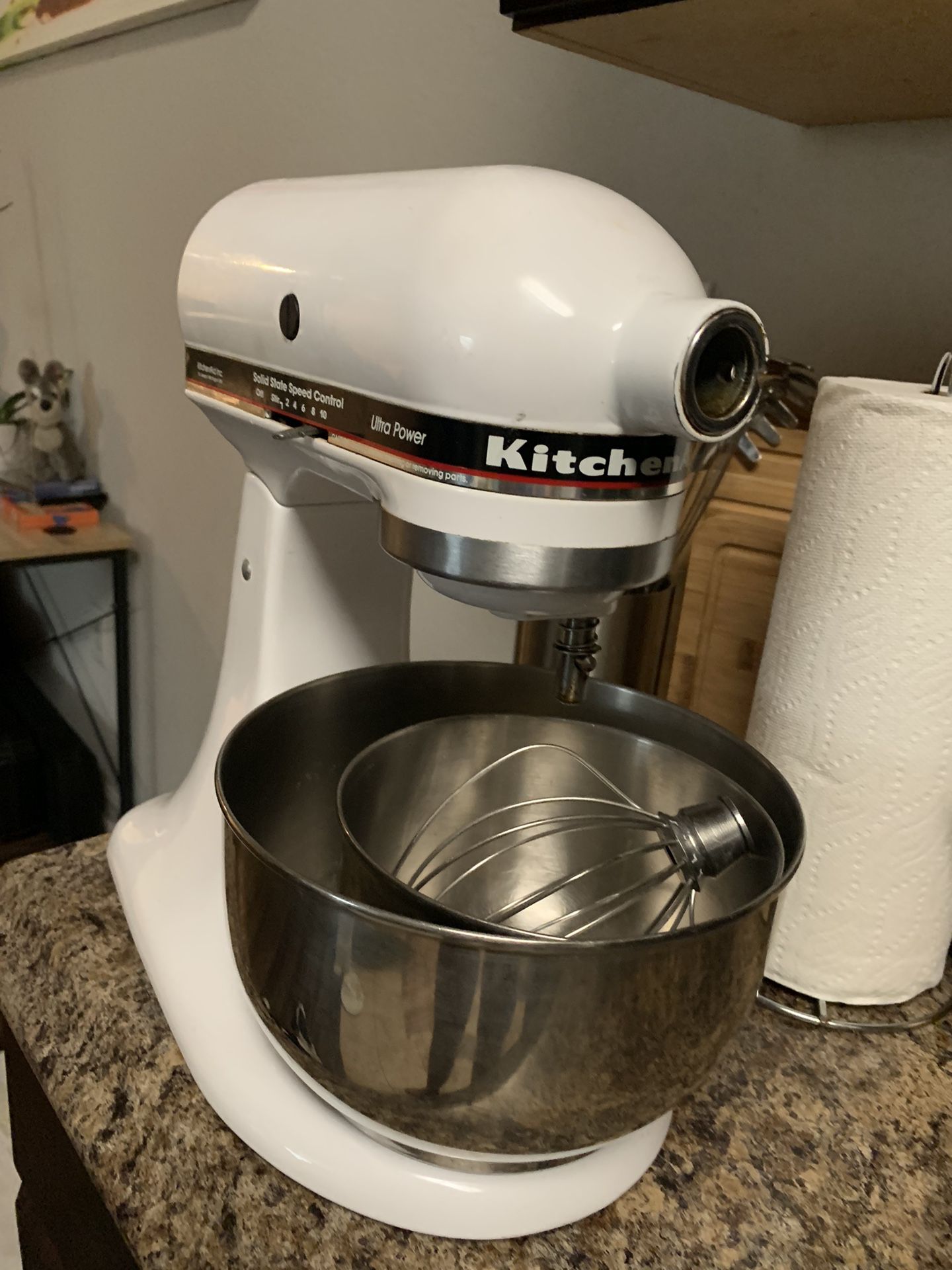 KitchenAid KHM512WH 5-Speed Ultra Power Hand Mixer, White for Sale in  Bronxville, NY - OfferUp