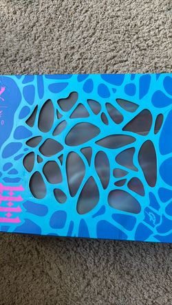 MB.04 Alien Skins ultra blue luminous pink