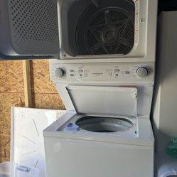 FRIGIDAIRE 3.9 cu. ft. Washer and 5.5 cu. ft. Dryer Electric Long Vent Stacked Laundry _Center in White