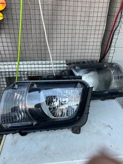 Pair of Car Headlight Assemblies