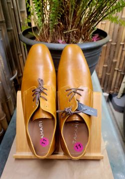Sz 11 Men's casual Tahari Lace Up dress imported shoe