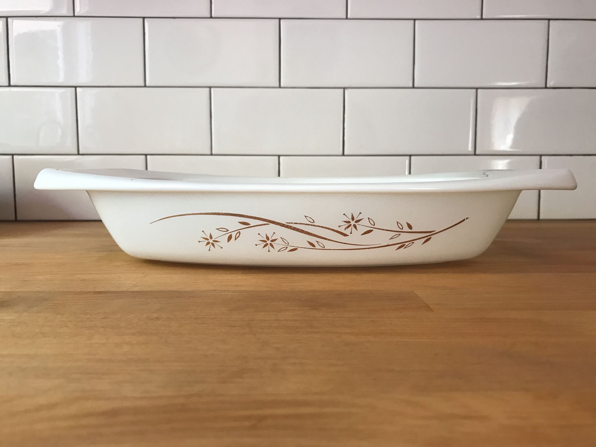 Vintage Pyrex casserole dish