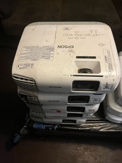 5 Epson powerlite projectors