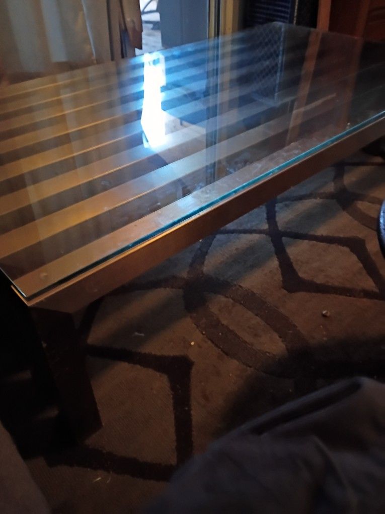 In Table Nice Almost New