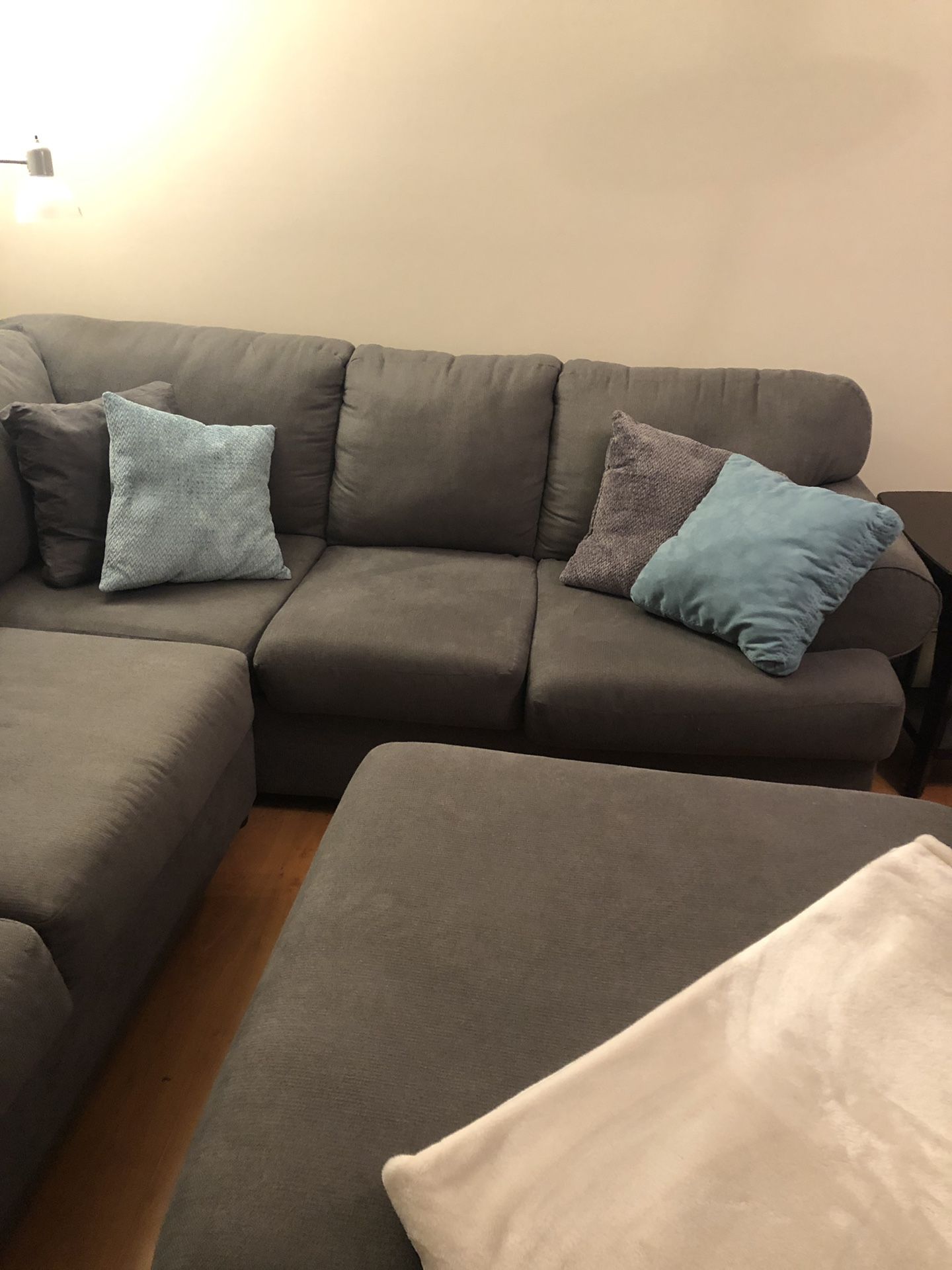 Jayceon 3 piece Sectional with Ottoman - Ashley Furniture