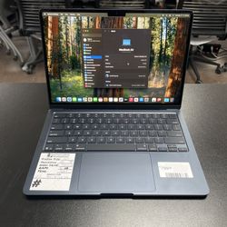 MacBook Air 2025 M4 Chip with Store Warranty And Financing Available!