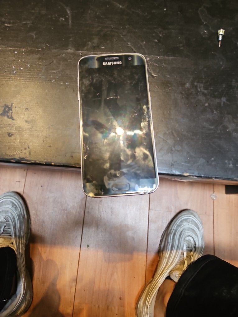 Cracked Unlocked Samsung S7 