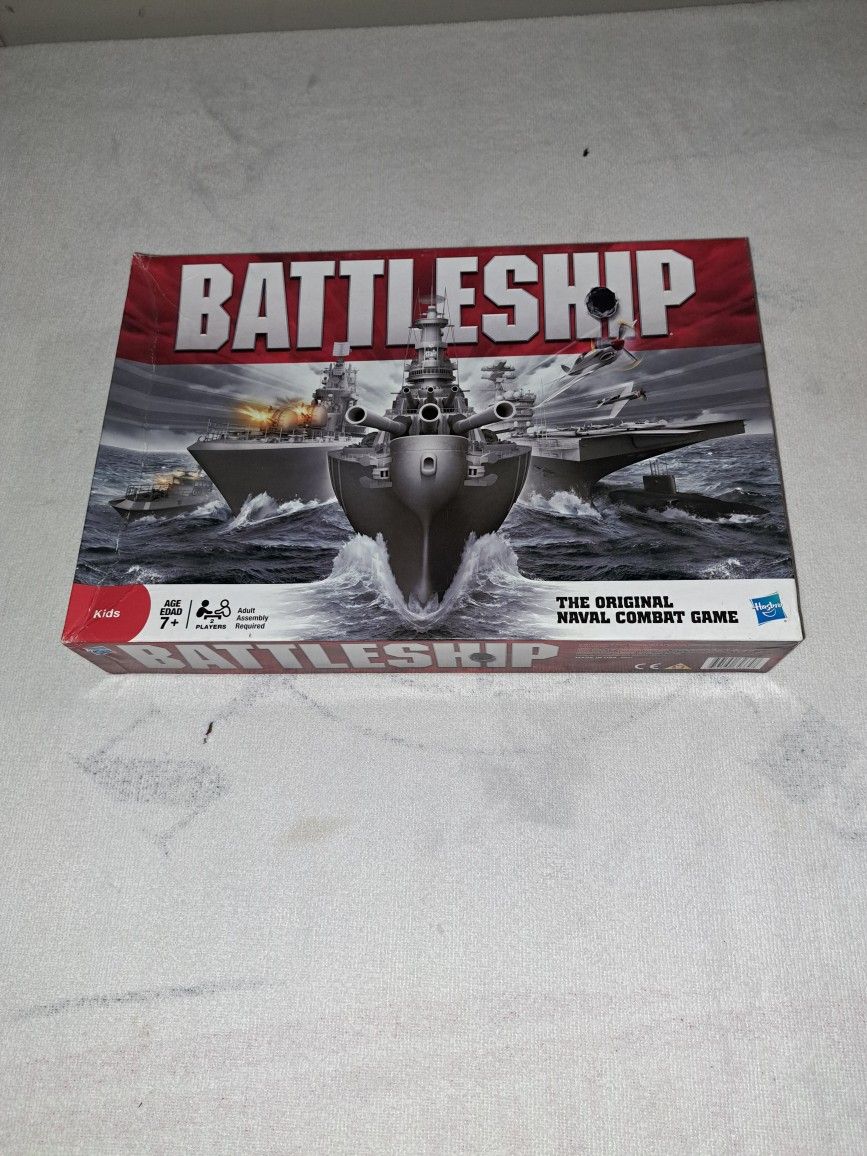 Battleship Naval Combat Game In Excellent New Condition (Is Complete Nothing Missing)