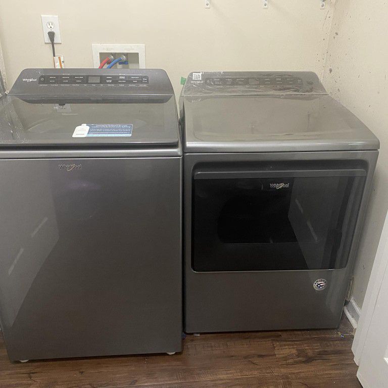 Whirlpool Duel Fuel(Electric,Gas) Washer Dryer Set 