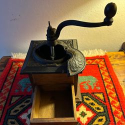 MOLINILLO ANTIGUO DE CAFE DE MADERA Y CAST IRON