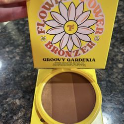 NEW TRIXIE COSMETICS FULL SIZE HIGHLIGHTER/BRONZER TRIO $15!!