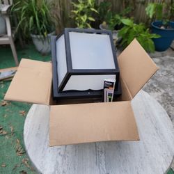 3 EXTERIOR FLUORESCENT CEILING FIXTURE