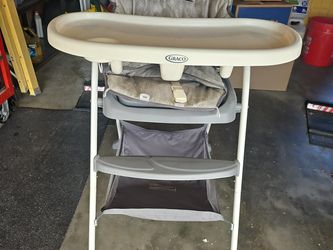 Graco High Chair w/ Large Tray & Storage Basket – Clean, Great Condition
