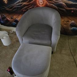 Gray Chair W Leg Rest