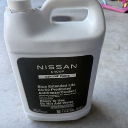 Nissan Genuine Fluid 999MP-L25500P Blue Long Life Antifreeze/Coolant - 2 Gallons